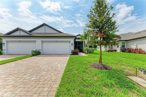 House in Lakewood Ranch, Florida 2 bedrooms, 155.33 sq.m. № 2266396