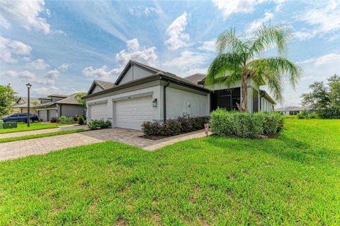 Villa ou maison à vendre à Lakewood Ranch, Floride: 2 chambres, 155.33 m2 № 2266396 - photo 2