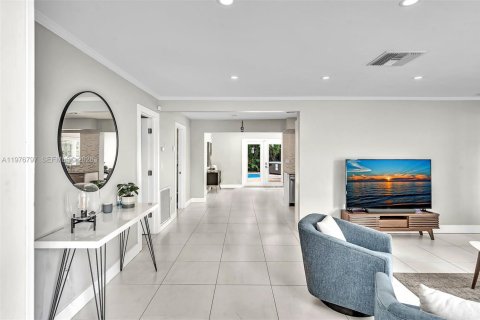 House in Oakland Park, Florida 4 bedrooms, 145.48 sq.m. № 2047206 - photo 12