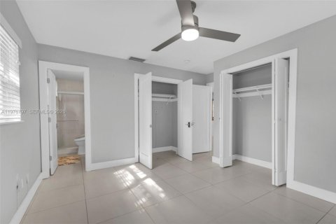 House in Oakland Park, Florida 4 bedrooms, 145.48 sq.m. № 2047206 - photo 23