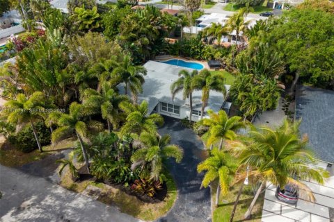 House in Oakland Park, Florida 4 bedrooms, 145.48 sq.m. № 2047206 - photo 2