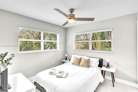 House in Oakland Park, Florida 4 bedrooms, 145.48 sq.m. № 2047206 - photo 27