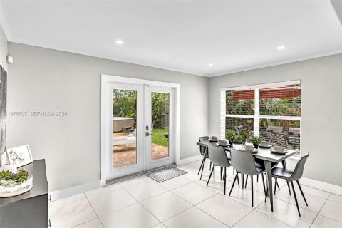 House in Oakland Park, Florida 4 bedrooms, 145.48 sq.m. № 2047206 - photo 17