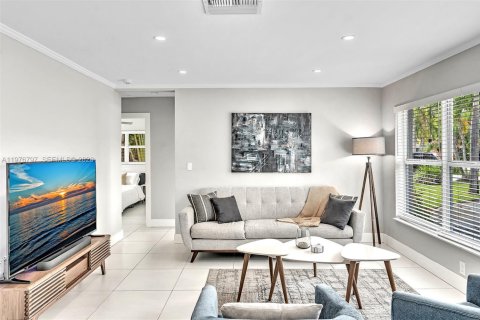 House in Oakland Park, Florida 4 bedrooms, 145.48 sq.m. № 2047206 - photo 9