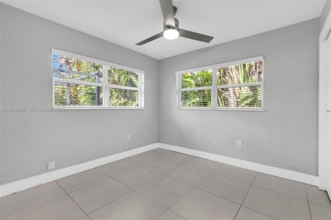 House in Oakland Park, Florida 4 bedrooms, 145.48 sq.m. № 2047206 - photo 28