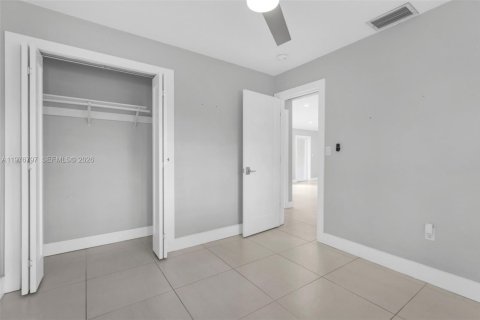 House in Oakland Park, Florida 4 bedrooms, 145.48 sq.m. № 2047206 - photo 29