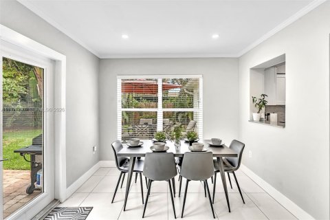 House in Oakland Park, Florida 4 bedrooms, 145.48 sq.m. № 2047206 - photo 19