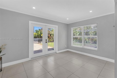 House in Oakland Park, Florida 4 bedrooms, 145.48 sq.m. № 2047206 - photo 16