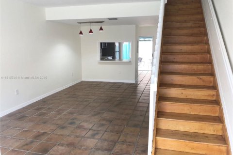 Copropriété à louer à Hialeah Gardens, Floride: 2 chambres, 102.19 m2 № 1759127 - photo 2
