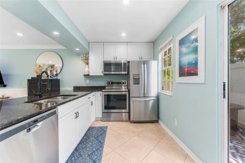 Condo in Tampa, Florida, 2 bedrooms  № 1793271 - photo 8