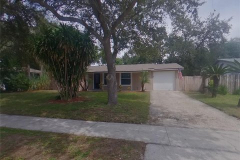 House in Clearwater, Florida 4 bedrooms, 125.6 sq.m. № 1901691 - photo 1