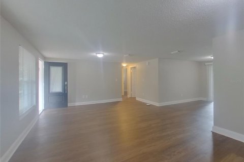 House in Clearwater, Florida 4 bedrooms, 125.6 sq.m. № 1901691 - photo 3