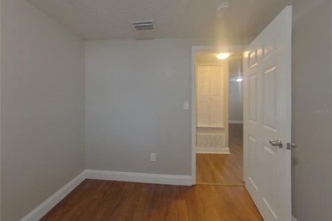 House in Clearwater, Florida 4 bedrooms, 125.6 sq.m. № 1901691 - photo 10