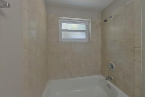 House in Clearwater, Florida 4 bedrooms, 125.6 sq.m. № 1901691 - photo 14