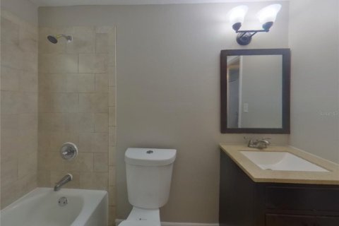 House in Clearwater, Florida 4 bedrooms, 125.6 sq.m. № 1901691 - photo 13