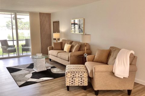 Купить кондоминиум в Пемброк-Пайнс, Флорида 1 спальня, 83.61м2, № 2025012 - фото 22