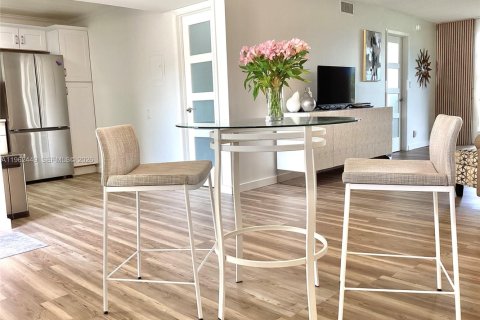 Купить кондоминиум в Пемброк-Пайнс, Флорида 1 спальня, 83.61м2, № 2025012 - фото 11