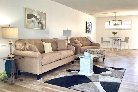 Купить кондоминиум в Пемброк-Пайнс, Флорида 1 спальня, 83.61м2, № 2025012 - фото 26