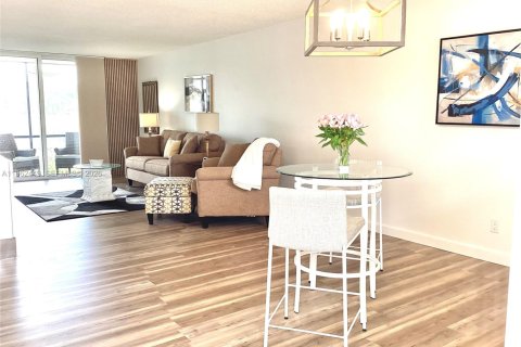 Купить кондоминиум в Пемброк-Пайнс, Флорида 1 спальня, 83.61м2, № 2025012 - фото 19