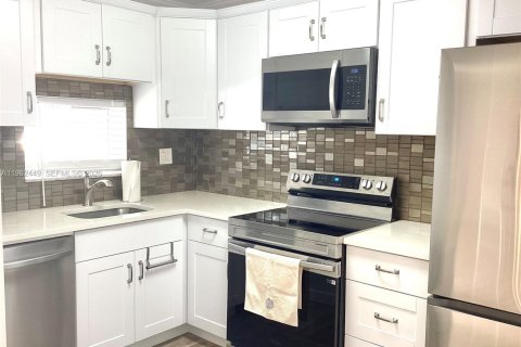 Купить кондоминиум в Пемброк-Пайнс, Флорида 1 спальня, 83.61м2, № 2025012 - фото 5