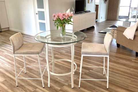 Купить кондоминиум в Пемброк-Пайнс, Флорида 1 спальня, 83.61м2, № 2025012 - фото 14