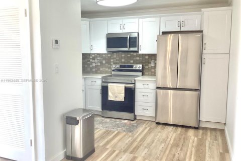 Купить кондоминиум в Пемброк-Пайнс, Флорида 1 спальня, 83.61м2, № 2025012 - фото 3