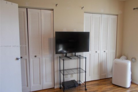 Copropriété à vendre à Pembroke Pines, Floride: 1 chambre, 63.64 m2 № 2049238 - photo 15