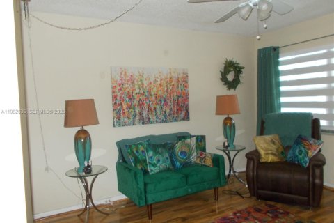 Copropriété à vendre à Pembroke Pines, Floride: 1 chambre, 63.64 m2 № 2049238 - photo 5