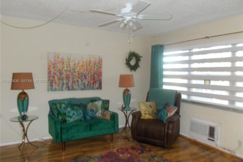 Copropriété à vendre à Pembroke Pines, Floride: 1 chambre, 63.64 m2 № 2049238 - photo 4