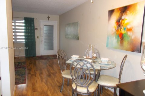 Copropriété à vendre à Pembroke Pines, Floride: 1 chambre, 63.64 m2 № 2049238 - photo 3