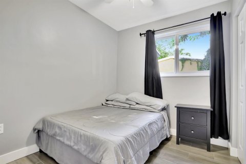 House in Fort Lauderdale, Florida 3 bedrooms, 107.77 sq.m. № 2154383 - photo 18