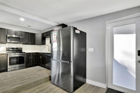 House in Fort Lauderdale, Florida 3 bedrooms, 107.77 sq.m. № 2154383 - photo 5