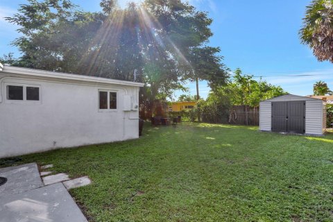 House in Fort Lauderdale, Florida 3 bedrooms, 107.77 sq.m. № 2154383 - photo 20