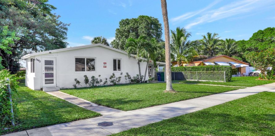 House in Fort Lauderdale, Florida 3 bedrooms, 107.77 sq.m. № 2154383