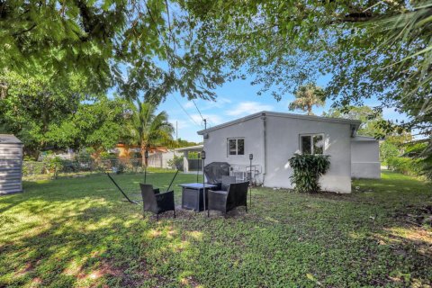 House in Fort Lauderdale, Florida 3 bedrooms, 107.77 sq.m. № 2154383 - photo 24