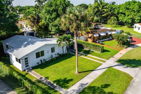 House in Fort Lauderdale, Florida 3 bedrooms, 107.77 sq.m. № 2154383 - photo 27