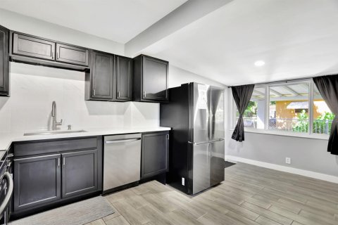 House in Fort Lauderdale, Florida 3 bedrooms, 107.77 sq.m. № 2154383 - photo 3