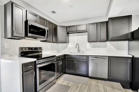 House in Fort Lauderdale, Florida 3 bedrooms, 107.77 sq.m. № 2154383 - photo 2