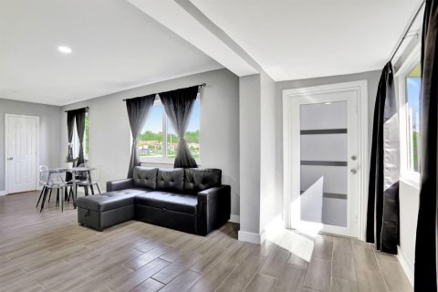 House in Fort Lauderdale, Florida 3 bedrooms, 107.77 sq.m. № 2154383 - photo 11