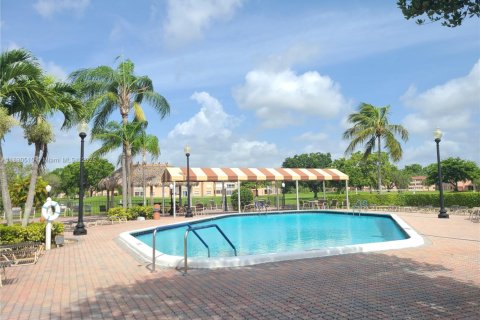 Купить кондоминиум в Санрайз, Флорида 1 спальня, 59.46м2, № 1981468 - фото 24