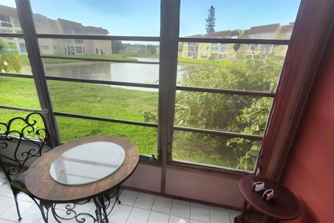 Купить кондоминиум в Санрайз, Флорида 1 спальня, 59.46м2, № 1981468 - фото 1