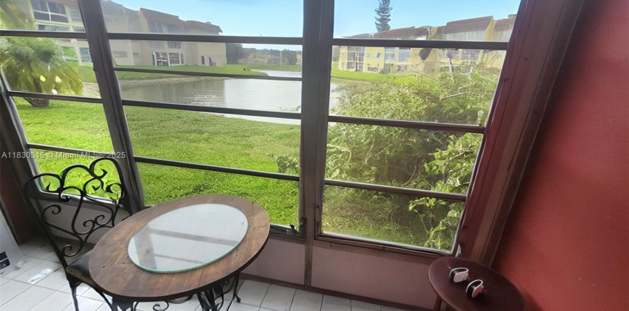 Кондоминиум с 1 спальней в Санрайз, Флорида № 1981468