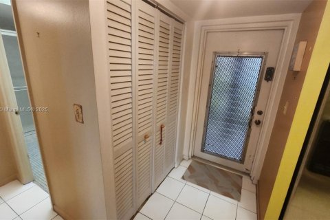 Купить кондоминиум в Санрайз, Флорида 1 спальня, 59.46м2, № 1981468 - фото 3