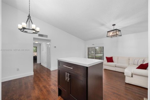 Condo in Doral, Florida, 2 bedrooms № 2412291 - photo 11