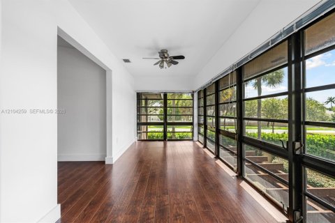 Condo in Doral, Florida, 2 bedrooms № 2412291 - photo 14