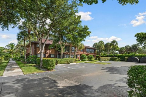 Condo in Doral, Florida, 2 bedrooms № 2412291 - photo 27