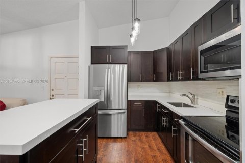 Condo in Doral, Florida, 2 bedrooms № 2412291 - photo 10