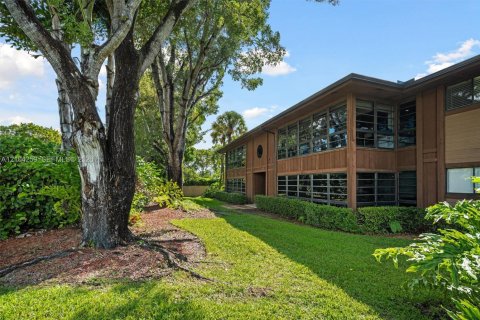 Condo in Doral, Florida, 2 bedrooms № 2412291 - photo 28