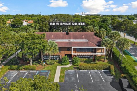 Condo in Doral, Florida, 2 bedrooms № 2412291 - photo 30