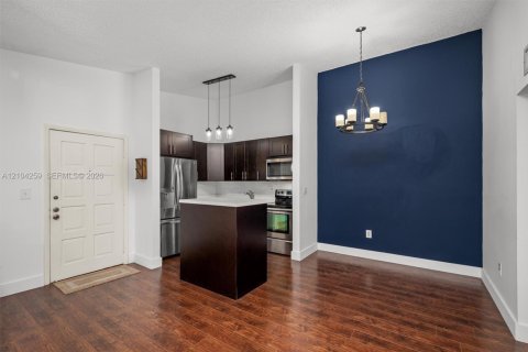 Condo in Doral, Florida, 2 bedrooms № 2412291 - photo 9